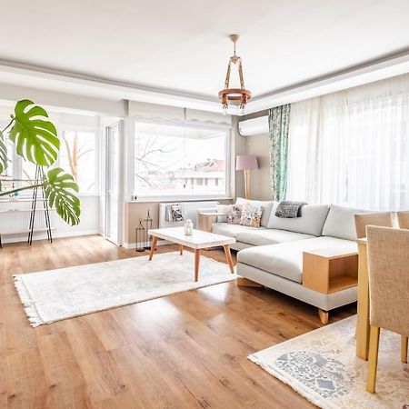 شقة اسطنبول  في Vibrant Flat With Balcony In Maltepe المظهر الخارجي الصورة