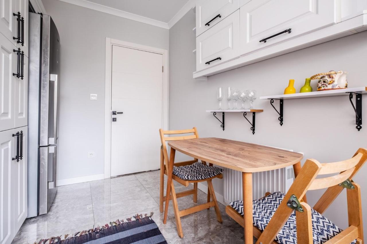 شقة اسطنبول  في Vibrant Flat With Balcony In Maltepe المظهر الخارجي الصورة